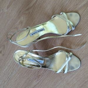 Manolo Blanhnik Strappy Gold Heals (41)